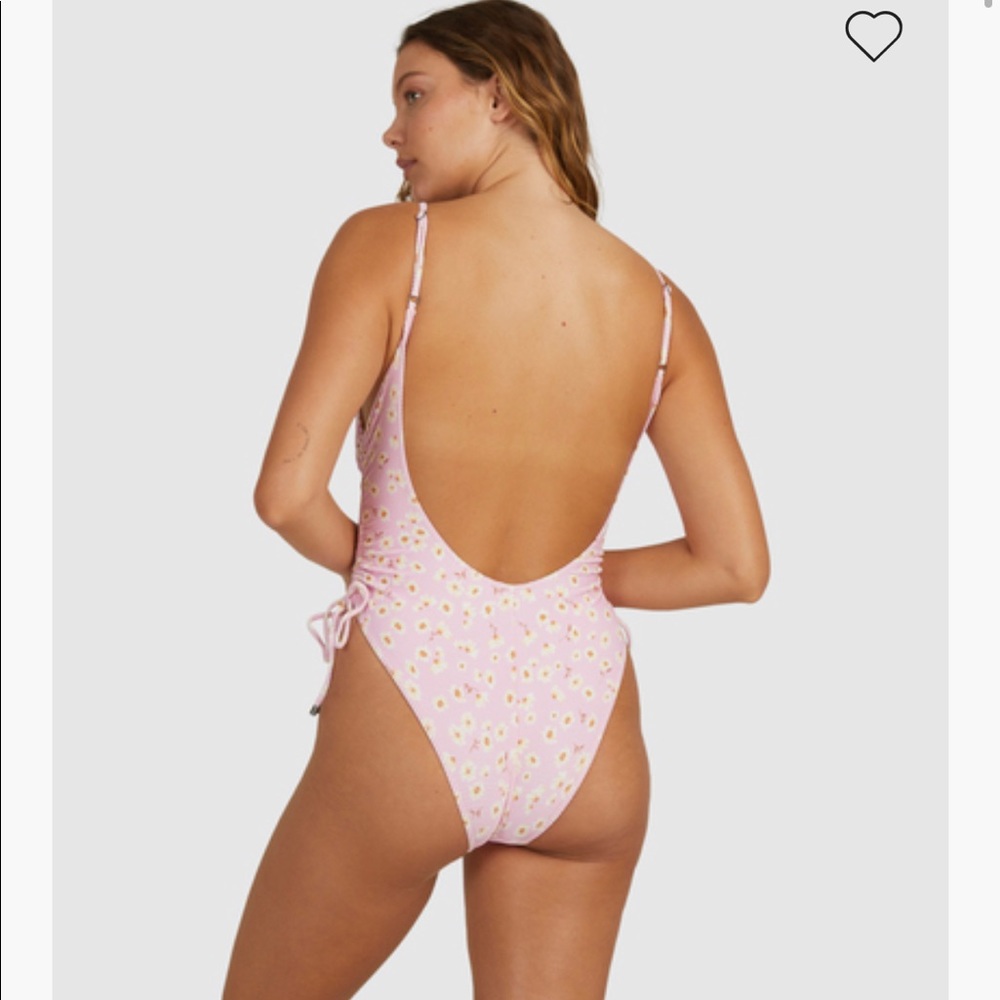 NWT Billabong tan lines daisy craze Eden one piece swimsuit . Color pink floral - Picture 3 of 10